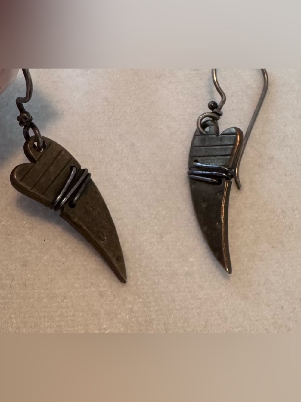 Thomas Mann Art Deco Heart Shaped Earrings - Picture 2 of 3
